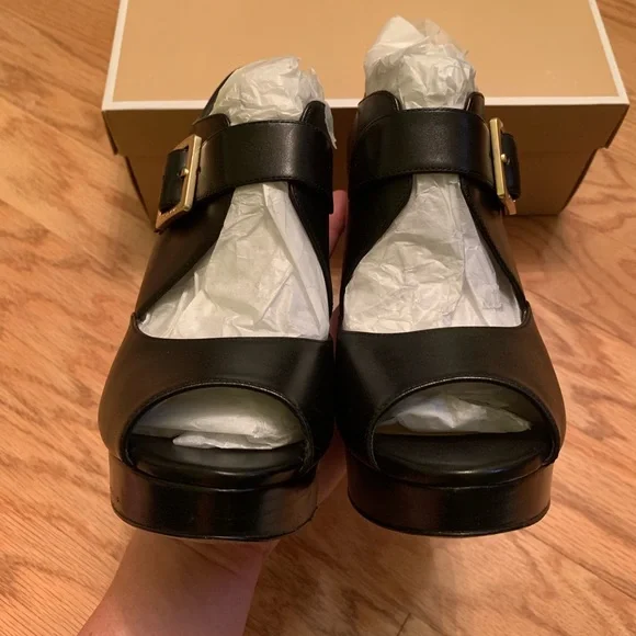 🔥SALE🔥 Michael Kors Eleni Platform Heel 10 - Picture 5 of 10